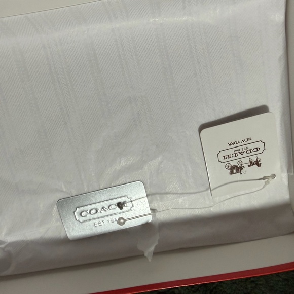 Coach Lime 🍋‍🟩 Leather Wristlet - Picture 4 of 8